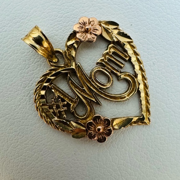 14K Yellow Gold Heart Shaped Mom Pendant Floral Textured - Picture 3 of 4